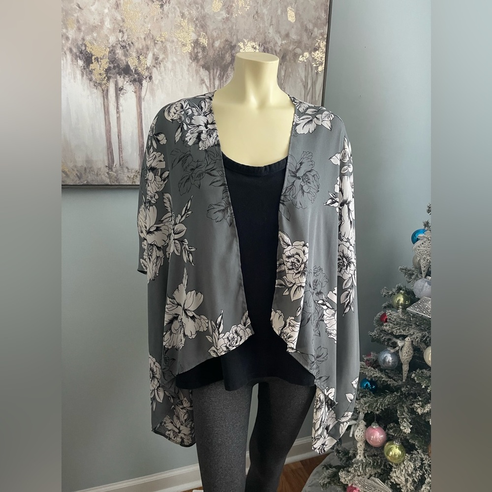 Maurices floral kimono one size fits all